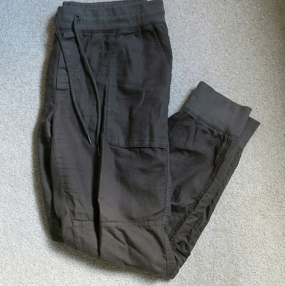 Aritzia Pants - Aritzia Olive Community CEBU Jogger